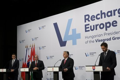 Orbán Viktor beszél a közös sajtótájékoztatón (Fotó: MTI)