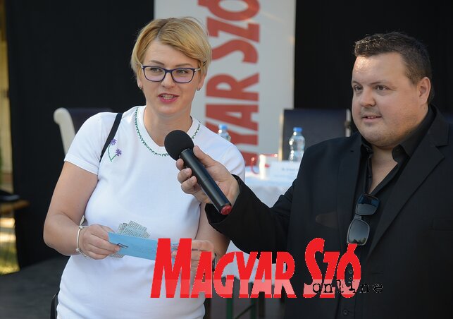 Bajić Halasi Éva húzta ki a nyári játékaink főnyereményét (Gergely József felvétele) Bajić Halasi Éva húzta ki a nyári játékaink főnyereményét (Gergely József felvétele)