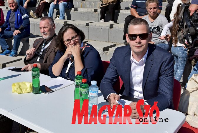 Elmélyült figyelemmel: Vakler Anna a zsűri elnökeként (Fotó: Gergely Árpád) Elmélyült figyelemmel: Vakler Anna a zsűri elnökeként (Fotó: Gergely Árpád)