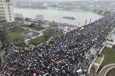 Vonuló tömeg a legutóbbi békemeneten 2018-ban (Fotó: MTI)