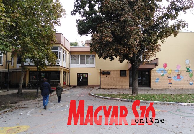 A munkaviszonyban levő szülők nagy része egész napos ellátást igényelne, így a Bambi központi épülete helyhiánnyal néz szembe A munkaviszonyban levő szülők nagy része egész napos ellátást igényelne, így a Bambi központi épülete helyhiánnyal néz szembe
