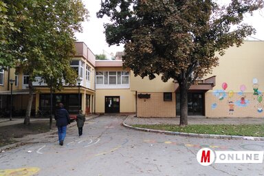 A munkaviszonyban levő szülők nagy része egész napos ellátást igényelne, így a Bambi központi épülete helyhiánnyal néz szembe
