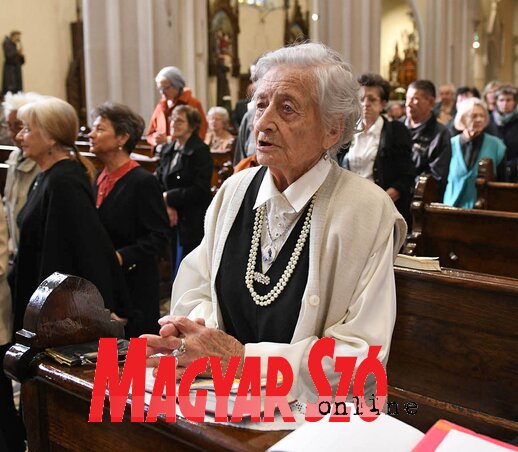 A fotó egy korábbi, templomi ünnepségen készült, Kovács Ilonka nénit minden évben sokan felköszöntik