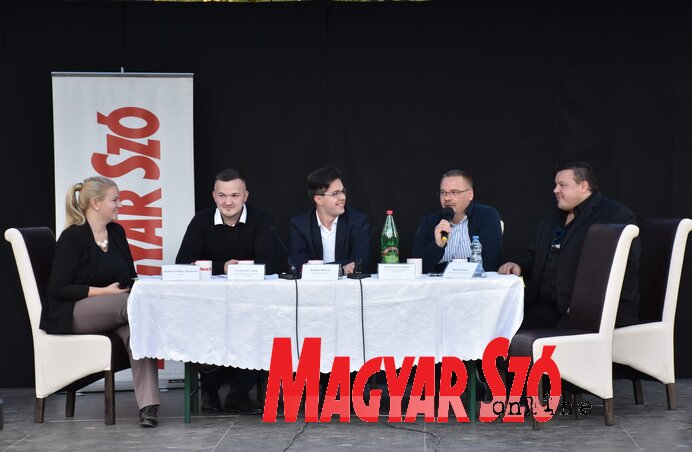 Kállai Göblös Nikoletta, Ternovácz Áron, Kohán Mátyás, Fehérvári Csongor és Máriás Endre (Gergely József felvétele) Kállai Göblös Nikoletta, Ternovácz Áron, Kohán Mátyás, Fehérvári Csongor és Máriás Endre (Gergely József felvétele)