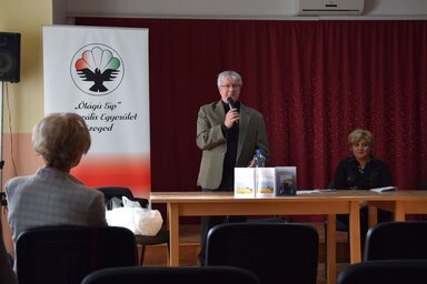 Kisimre Ferenc örömét fejezte ki, hogy a szülőföldön is bemutathatja köteteit (Fotó: Nagy Magdolna)