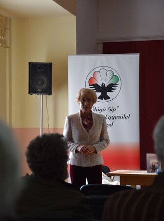 Dr. Horváth István Károlyné a szegedi Ötágú Síp Kulturális Egyesület elnök asszonya is megosztotta gondolatait az egybegyűltekkel (Fotó: Nagy Magdolna) Dr. Horváth István Károlyné a szegedi Ötágú Síp Kulturális Egyesület elnök asszonya is megosztotta gondolatait az egybegyűltekkel (Fotó: Nagy Magdolna)