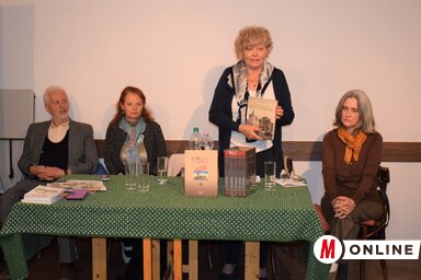 Fodor István, Varjú Márta, Kabók Erika és Gruik Ibolya a bemutatkozó esten (Máriás Endre felvétele)