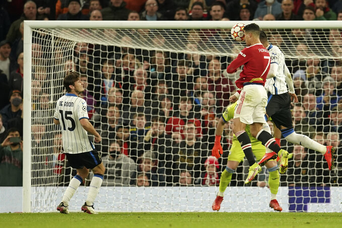 Egy fejes, három pont: Cristiano Ronaldo (Fotó: Beta/AP) Egy fejes, három pont: Cristiano Ronaldo (Fotó: Beta/AP)