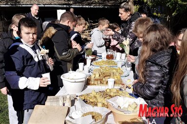 Kukoricakenyér, prója, görhe, palenta, kukoricapehely várta a gyerekeket a megterített asztalon (Fotó: Kazinczy Paszterkó Diana felvétele)