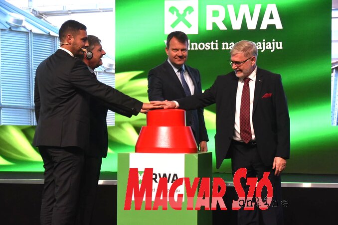 Az RWA vezetősége Igor Mirović kormányfő társaságában (Ótos András felvétele)