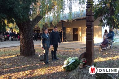 A VMSZ nevében Korponai Lívia és Fremond Árpád koszorúzott (Kancsár Izabella felvétele)