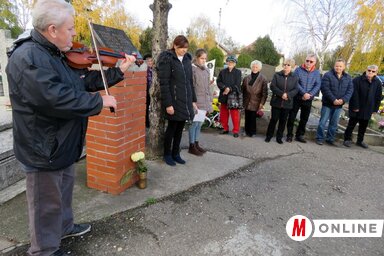 Az emlékezés pillanatai (Kecskés István felvétele)