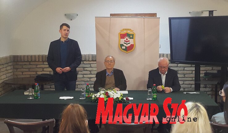 Dr. Pásztor Bálint, dr. Várady Tibor és Hajnal Jenő (Fotó: Lackó Varjú Sára) Dr. Pásztor Bálint, dr. Várady Tibor és Hajnal Jenő (Fotó: Lackó Varjú Sára)