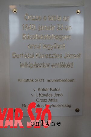 A tábla anyaországi támogatásból készült el, Kovács Jenő szombathelyi építőmérnök és szórványkutató kezdeményezésére (Fotó: Lakatos János felvétele)