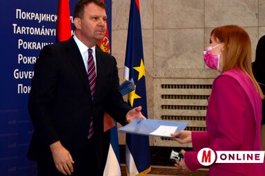 Igor Mirović tartományi kormányfő 49 támogatási szerződést osztott ki a gazdasági társaságok képviselőinek (Fotó: Dávid Csilla)