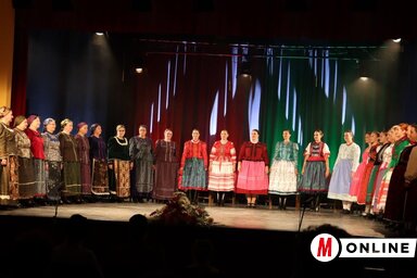 A műsor végén a topolyai dalok a Kaláris asszonykórus, a Hétmező énekegyüttes és a Fokos zenekar közös előadásában csendültek fel (Fotó: Gyantár László )