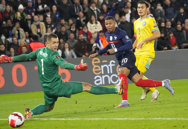 Mbappé négyig számolt a kazahok ellen (Fotó: Beta/AP)