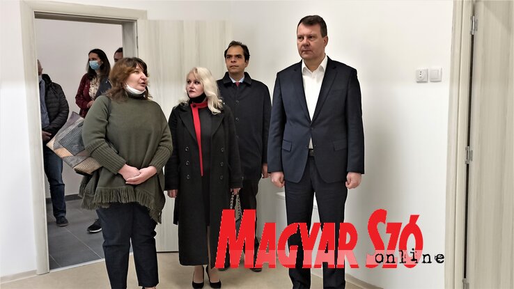 A tartományi kormányfő az óvoda megtekintése után további befektetésekről tárgyalt az önkormányzat vezetőivel