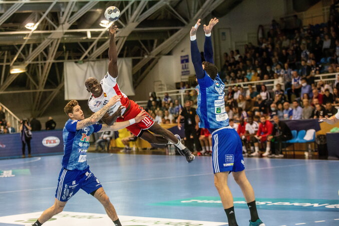 A Vardar gyors támadásokkal próbálta kizökkenteni az ellenfelet (Fotó: MTI) A Vardar gyors támadásokkal próbálta kizökkenteni az ellenfelet (Fotó: MTI)