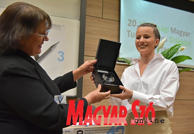 A Kristálygömb Díjat az idén dr. Vickó Krisztina érdemelte ki (Fotó: Ótos András felvétele) A Kristálygömb Díjat az idén dr. Vickó Krisztina érdemelte ki (Fotó: Ótos András felvétele)