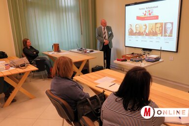 Dr. Csanádi János előadása közben (Fotó: Benedek Miklós felvétele)