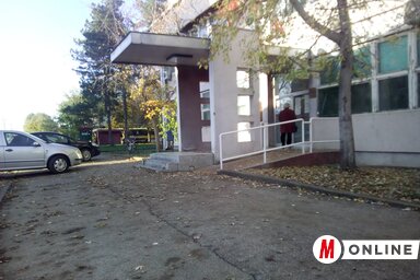 A szerbcsernyei egészségház épülete (Vidács Hajnalka felvétele)