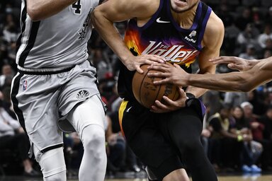 Devin Bookerék nagy szériát futnak (Fotó: Beta/AP)