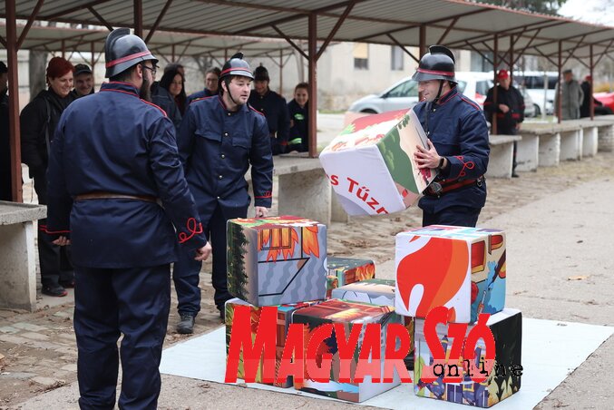 A tűzoltásban nagyon jók, a puzzle kirakásában már kevésbé A tűzoltásban nagyon jók, a puzzle kirakásában már kevésbé