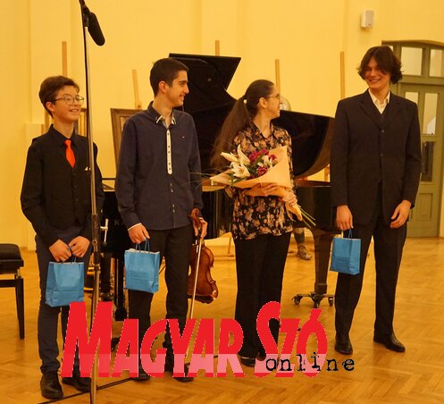 A koncert résztvevői: Mattias Antonio Glavinić, Sergej Skeledžija, Nera Skeledžija és Žiga Čopi A koncert résztvevői: Mattias Antonio Glavinić, Sergej Skeledžija, Nera Skeledžija és Žiga Čopi