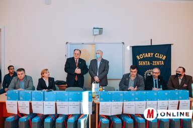 Zentán tegnap 15 észak-bácskai általános iskolának, közöttük a helyieknek is átadták az oktatórobotokat