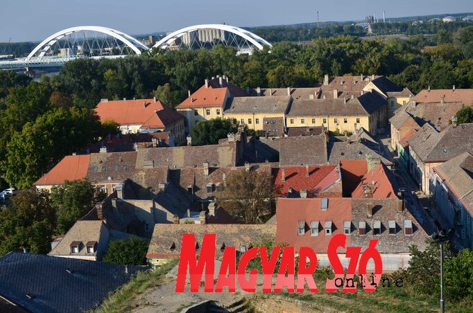 Kilátás a Žeželj-hídra (Dávid Csilla felvétele) Kilátás a Žeželj-hídra (Dávid Csilla felvétele)