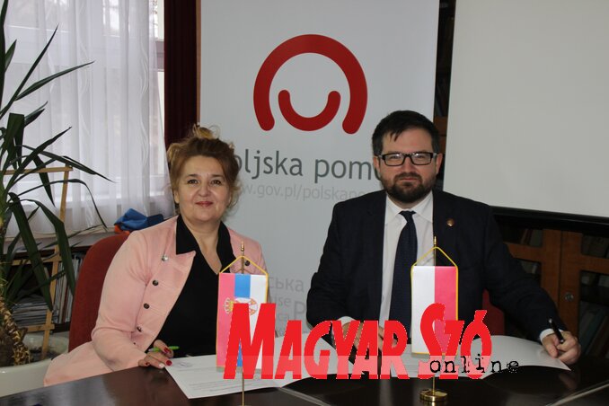 Dr. Illés Csilla és Rafael Perl a topolyai egészségházban Dr. Illés Csilla és Rafael Perl a topolyai egészségházban