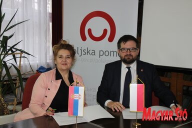 Dr. Illés Csilla és Rafael Perl a topolyai egészségházban