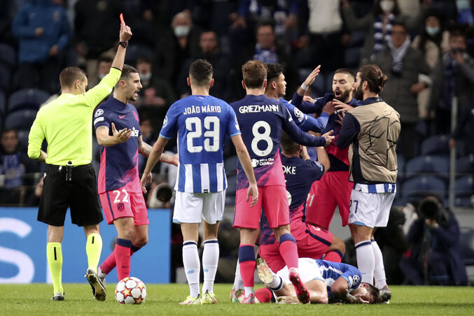 Carrasco piros lapjánál szabadultak el az indulatok (Fotó: Beta/AP) Carrasco piros lapjánál szabadultak el az indulatok (Fotó: Beta/AP)