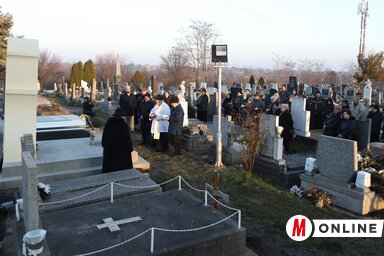 Ft. Brasnyó Ferenc megszenteli a szobrot