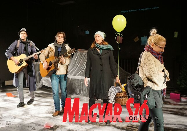 A Vándorokban Ozsvár Róbert, Szalai Bence, Crnkovity Gabriella és László Judit (Fotó: Bozsoki Valéria) A Vándorokban Ozsvár Róbert, Szalai Bence, Crnkovity Gabriella és László Judit (Fotó: Bozsoki Valéria)
