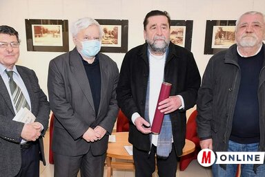 Bordás Győző, Csorba Béla, a díjazott, Radovan Vlahović, és a jobb szélen a díj bírálóbizottságának elnöke, Franja Petrinović (Fotó: Varga Zoltán)