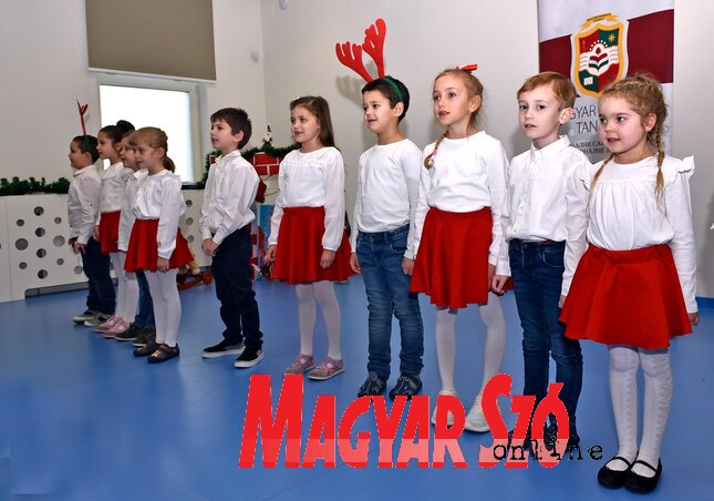 A Vackor óvodásainak fellépése (Fotó: Gergely Árpád) A Vackor óvodásainak fellépése (Fotó: Gergely Árpád)