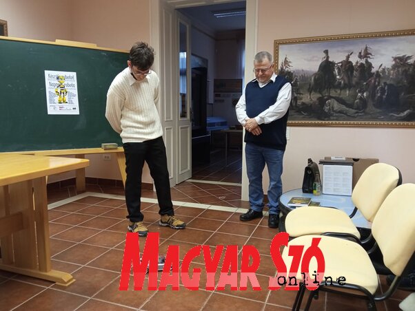 Bemutatja munkáját az első helyezett (Fotó: Kancsár Izabella) Bemutatja munkáját az első helyezett (Fotó: Kancsár Izabella)