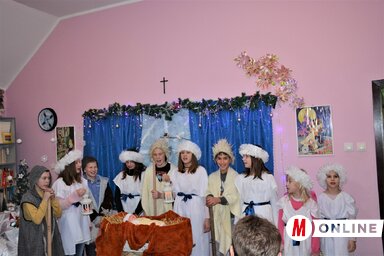 Karácsonyi műsor a dreai Lurkóházban (Paraczky László felvétele)