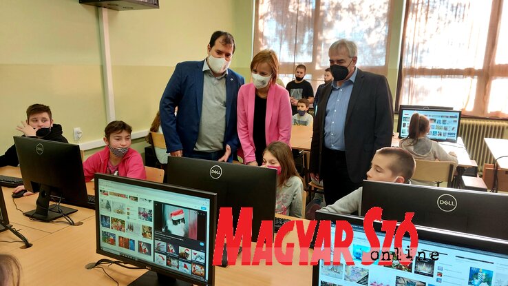 A gyerekek már örömmel használják az új eszközöket A gyerekek már örömmel használják az új eszközöket