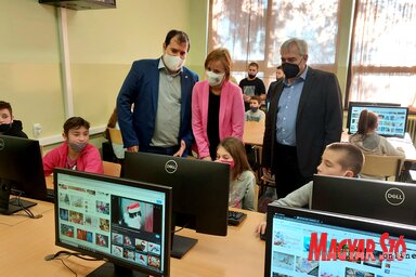A gyerekek már örömmel használják az új eszközöket