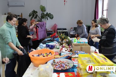 Készültek az ajándékcsomagok a női fórum székházában