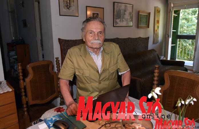 A jegyzetfüzettől a számítógépig. Bálint István otthonában