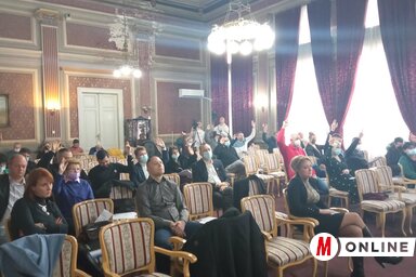 Szavaznak a képviselők (Kancsár Izabella felvétele)