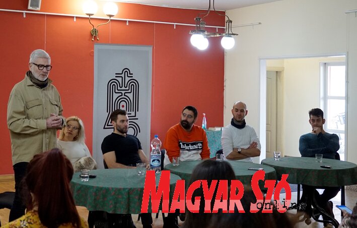 Venczel Valentin, László Judit, Ozsvár Róbert, Andrej Cvetanovszki, Pongó Gábor és Lénárd Róbert (Fotó: Bozsoki Valéria) Venczel Valentin, László Judit, Ozsvár Róbert, Andrej Cvetanovszki, Pongó Gábor és Lénárd Róbert (Fotó: Bozsoki Valéria)