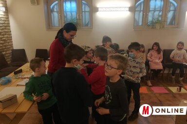 Vörös Imelda és a gyerekek (Fotó: Lukács Melinda)