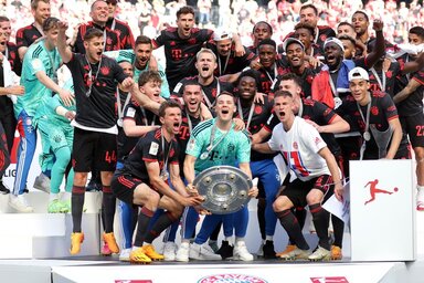 A Bayern ünnepli a 33. Bundesliga-salátástálat (Fotó: Eurosport)