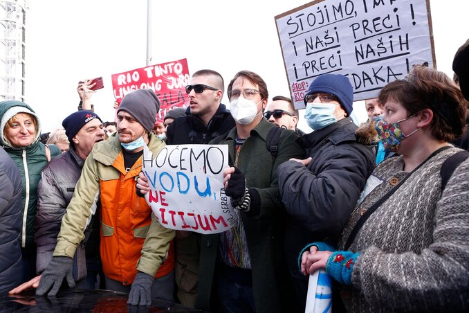 Két évvel ezelőtt heteken keresztül tömeges tüntetések előzték meg a kormánydöntést ( A Beta archív felvétele)