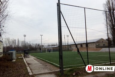 Az önkormányzat sikeres versenypályázata után megkezdődhet a Novi
Sad Labdarúgóklub heréskerti stadionjának a felújítása. A létesítmény
keretében segédpálya is működik, ami a rekonstrukció minden elemét
felöleli (Fotó: Szeli Balázs felvétele)
